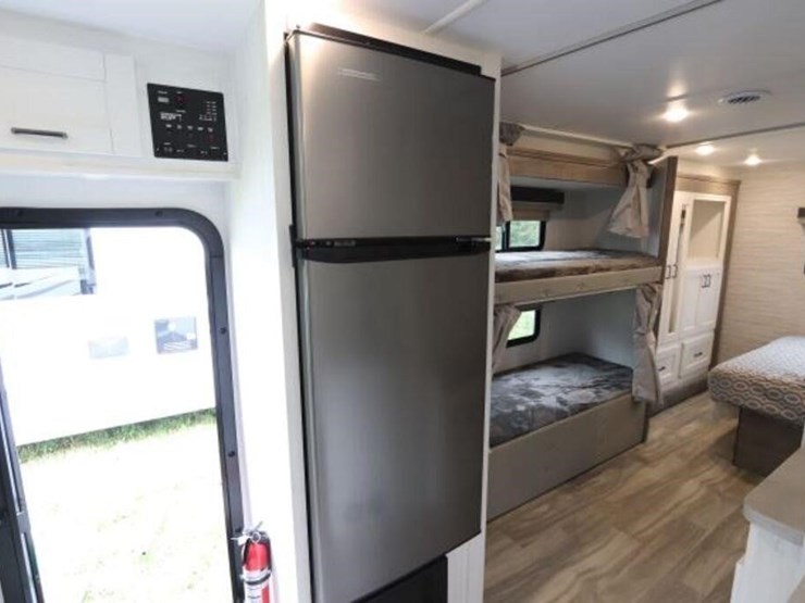 2025-ford-transit-image-34