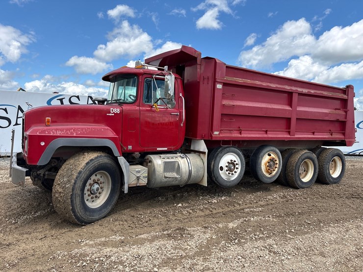 2001-mack-rd688s-image-1