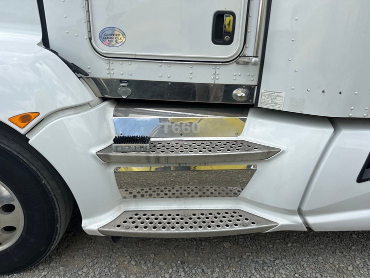 2014-kenworth-t660-image-12