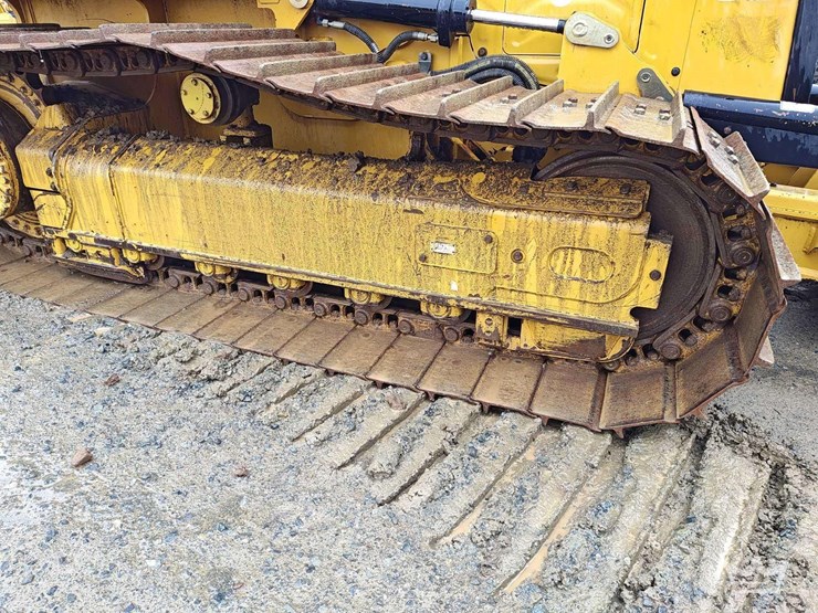 2020-caterpillar-d1-image-23