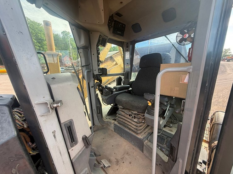 caterpillar-160m-image-101