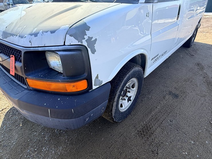 2004-chevrolet-3500-image-9