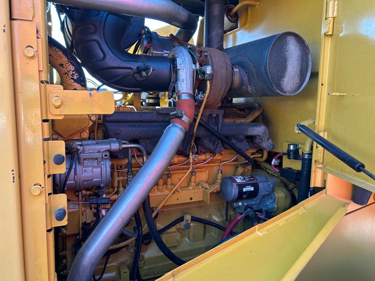 2012-deere-624k-image-54