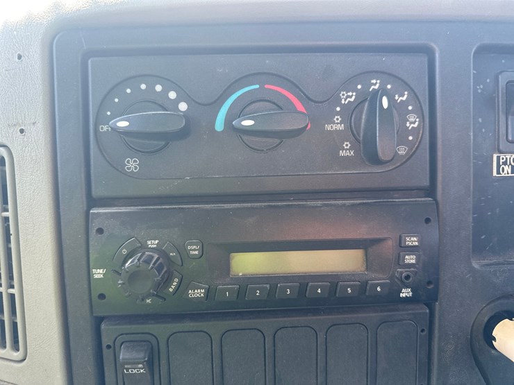 2009-international-durastar-4300-image-49