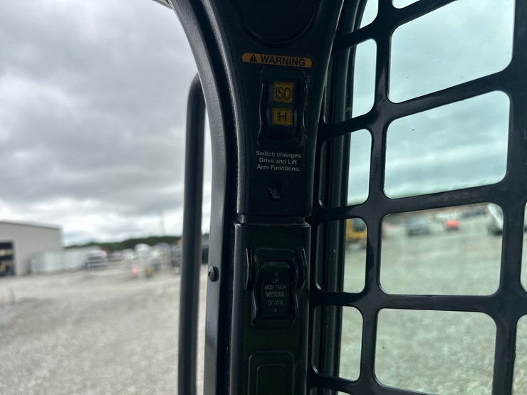 2020-bobcat-t740-image-31