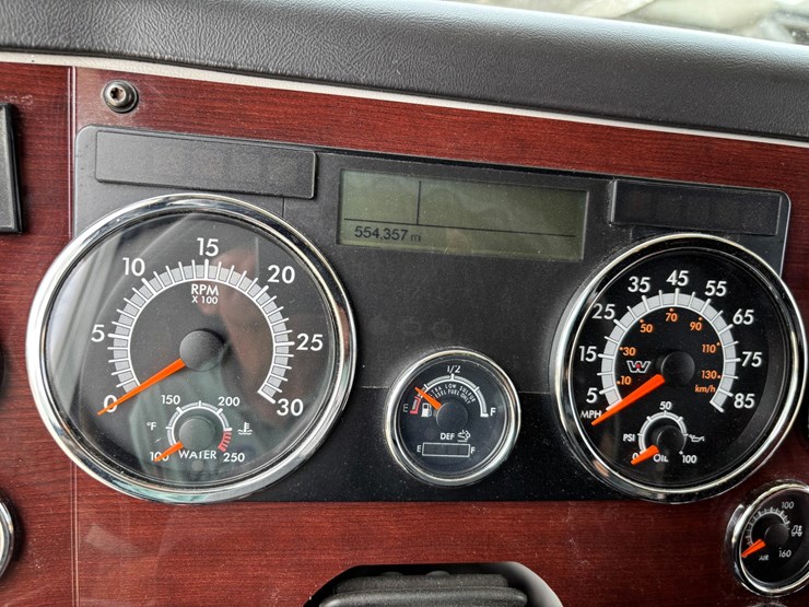 2020-western-star-5700xe-image-58