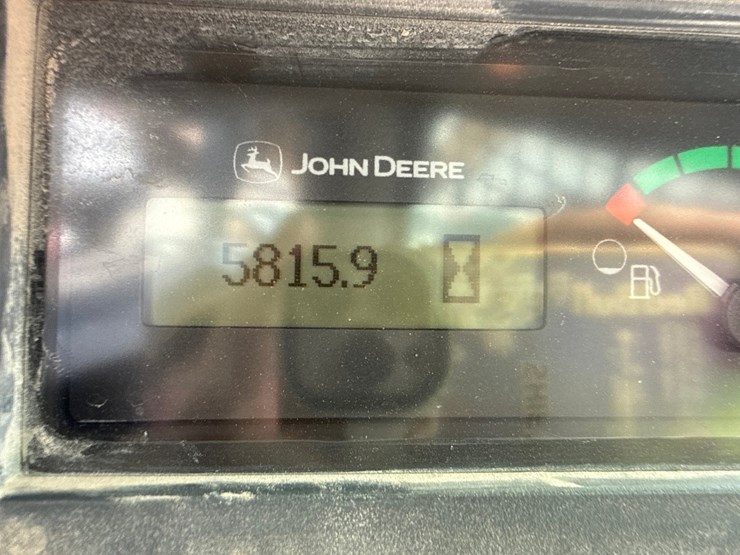 2015-deere-320e-image-46