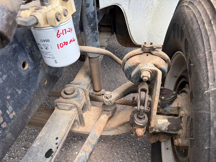 #1361-•-1995-freightliner-fuel-truck-image-11