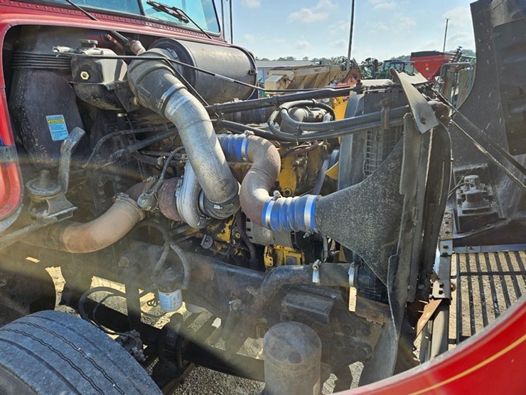 2002-freightliner-fld112-image-12