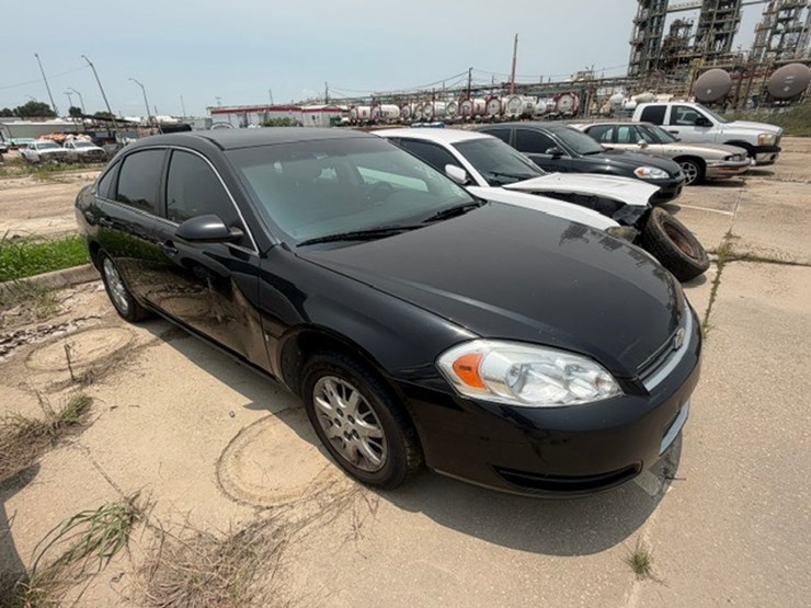 #60-•-2011-chevrolet-impala-image-2