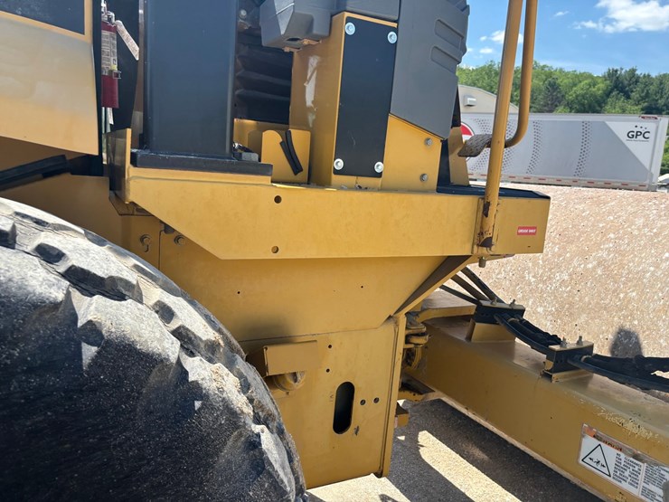 caterpillar-cs-563e-image-17
