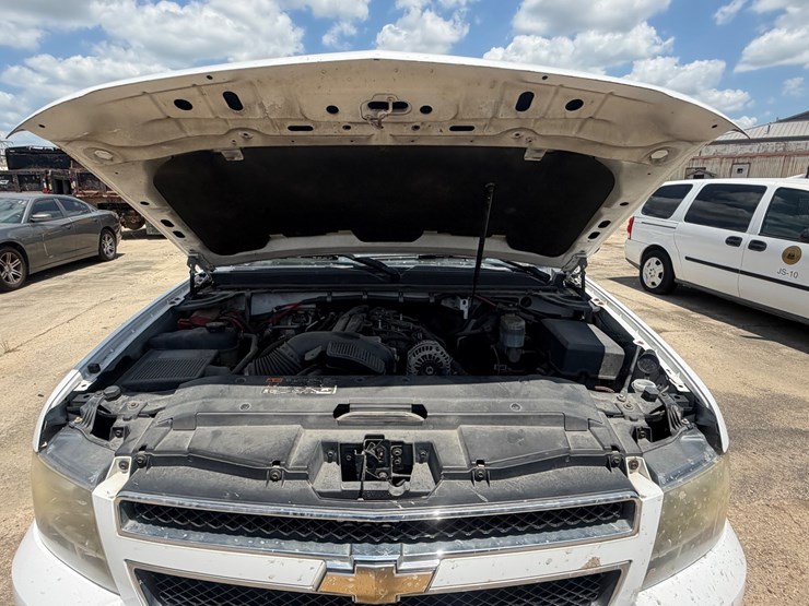 2011-chevrolet-tahoe-image-31
