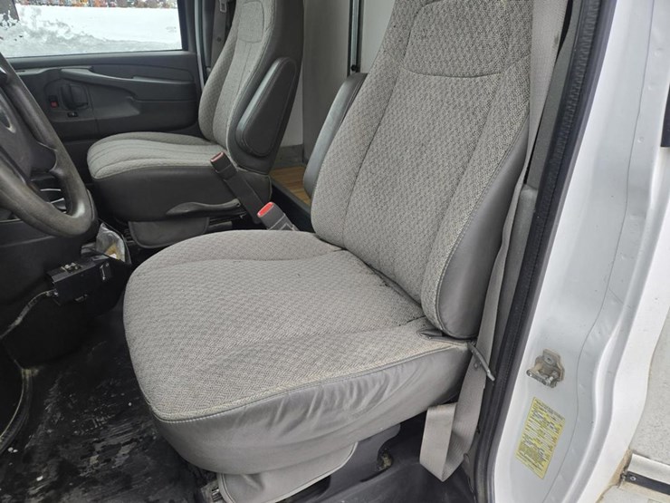 #60861-•-2014-gmc-4500-box-truck-image-37