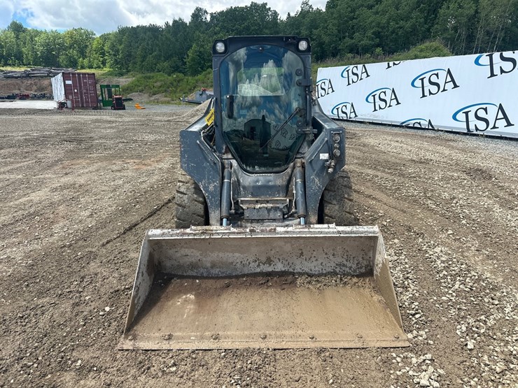 2015-deere-320e-image-8
