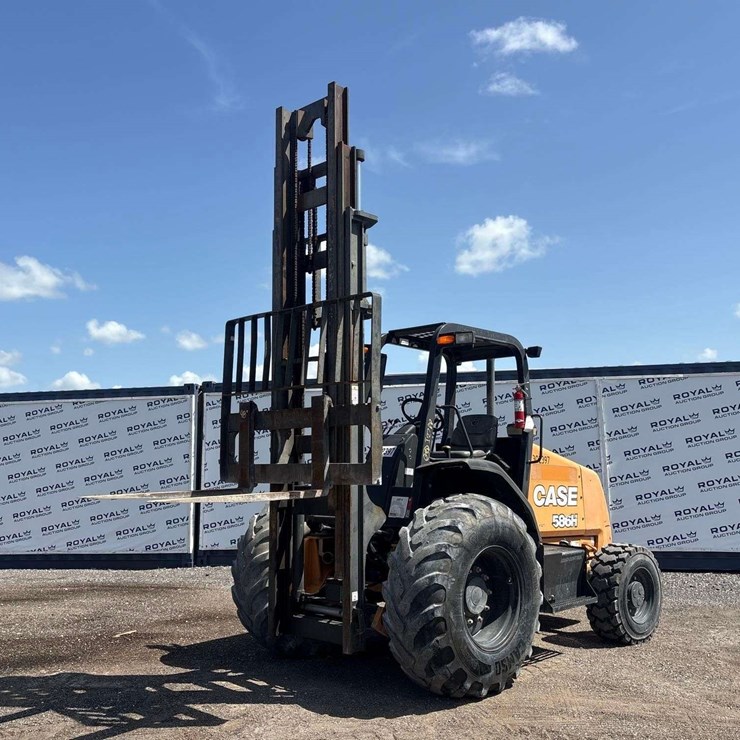 2018 CASE 586H