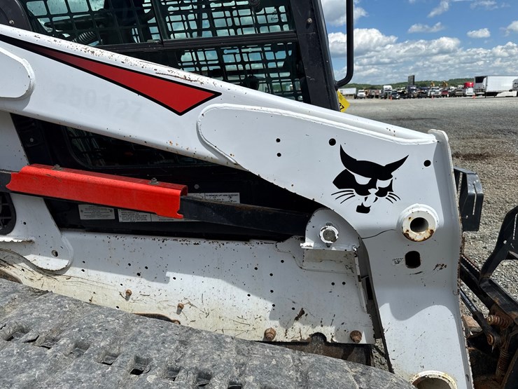2020-bobcat-t740-image-26