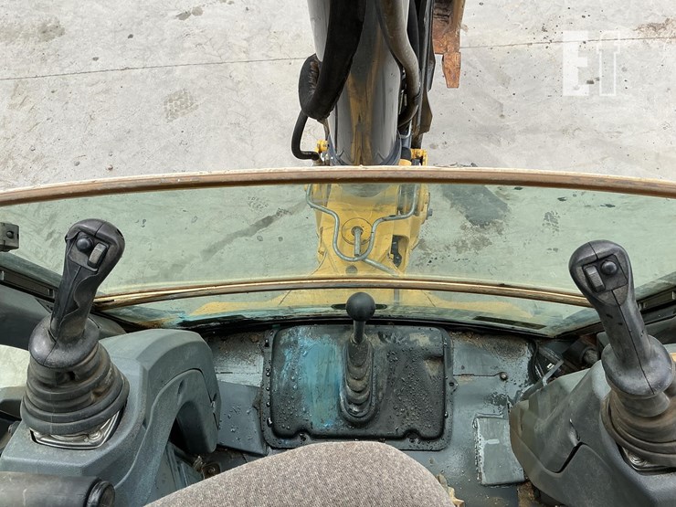 2017-deere-410l-image-10