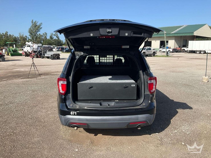 2016-ford-explorer-image-29