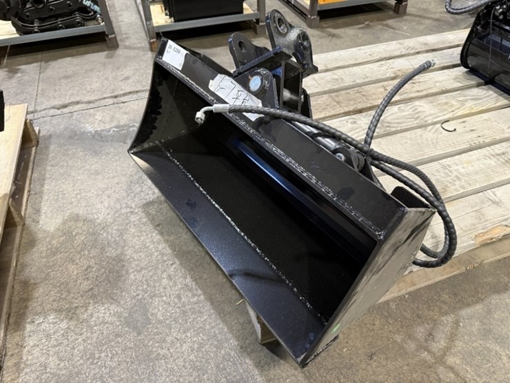 2026-future-32"-tilting-muck-bucket-image-2