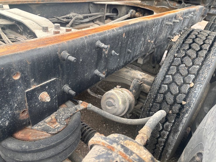 2004-mack-granite-cv713-image-79