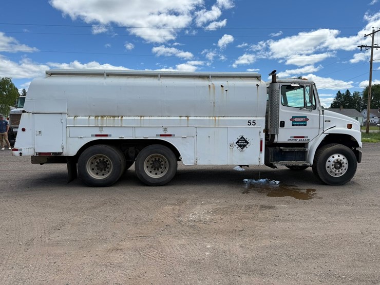 #1361-•-1995-freightliner-fuel-truck-image-6