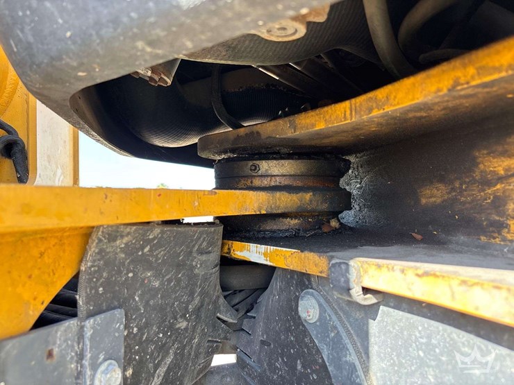 2014-deere-644k-image-15