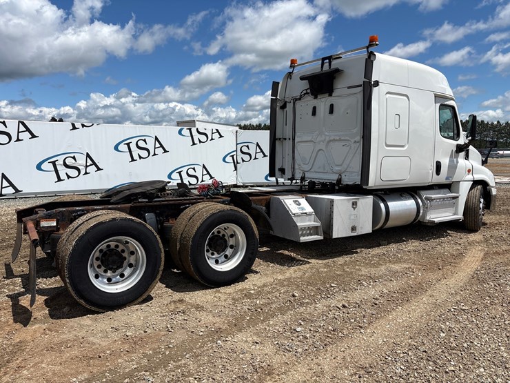 2017-freightliner-cascadia-125-image-5