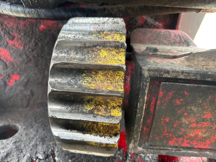 2016-deere-2154d-image-43