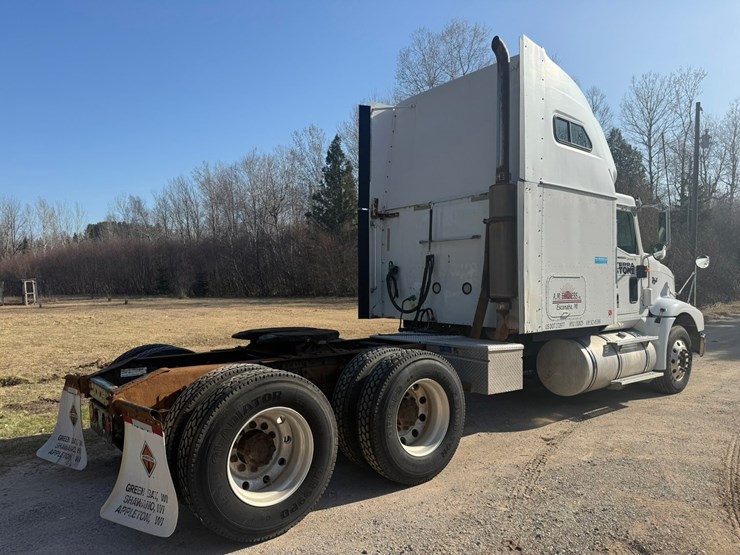 #1401-•-2005-international-9400i-6x4-sleeper-cab-truck-tractor-image-5