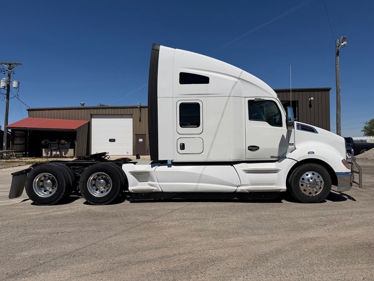 2018-kenworth-t680-image-6