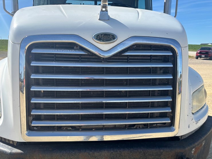 #2160-•-2000-mack-cxn-613-vision-cab-chassis-image-20