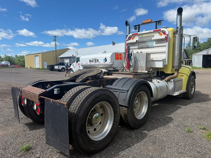#1362-•-2010-peterbilt-day-cab-truck-tractor-image-5