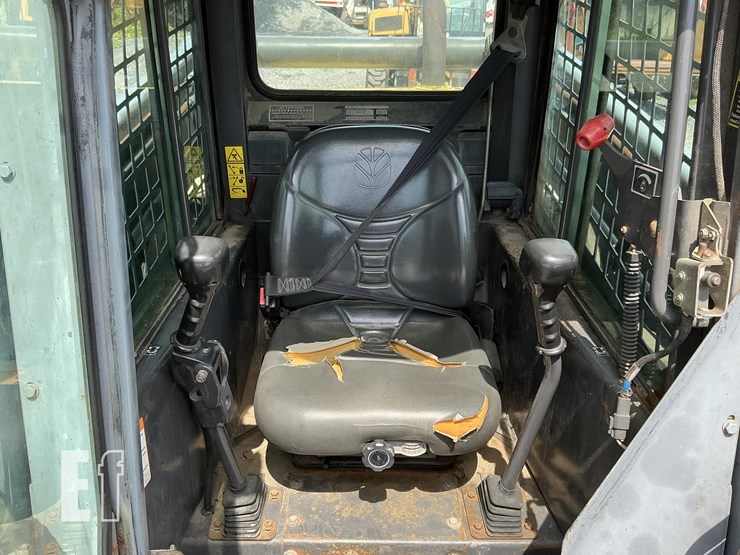 2005-new-holland-ls185b-image-12