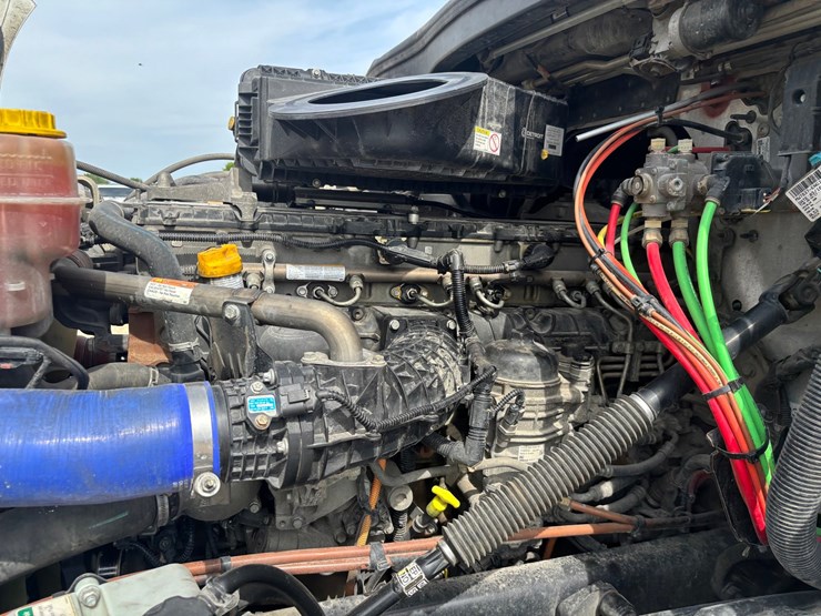 2022-freightliner-cascadia-126-image-41