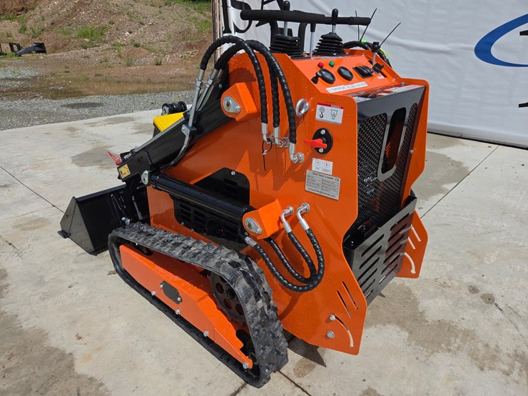 #5049-•-2026-36c-mini-skid-steer-image-3