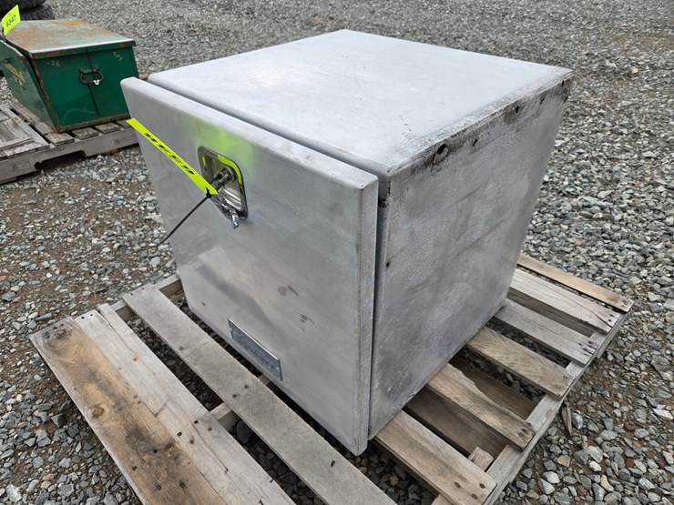 #6348-•-merritt-truck-tool-box-image-1