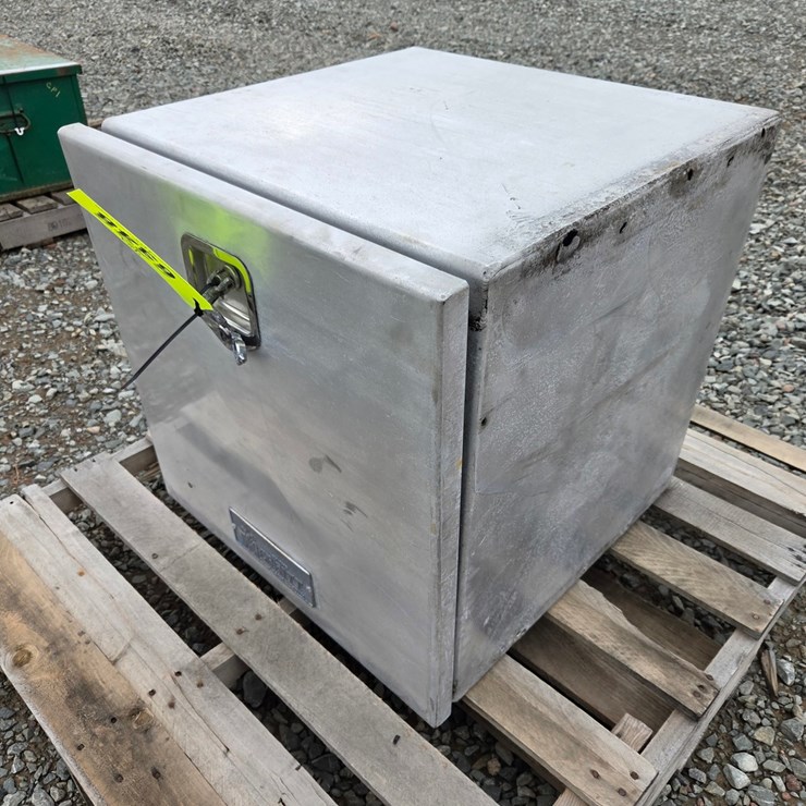 #6348 • Merritt Truck Tool Box