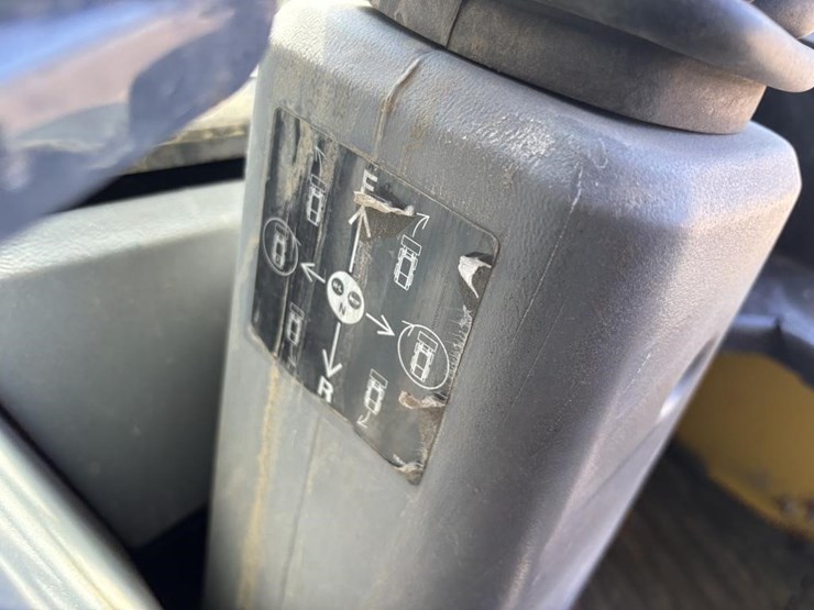 2018-yanmar-s220r-image-28