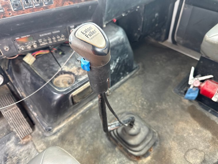 1999-volvo-wg64-image-109