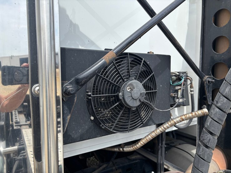 2020-western-star-5700xe-image-76
