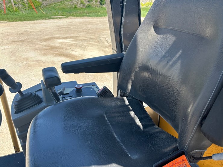 caterpillar-cs-563e-image-39