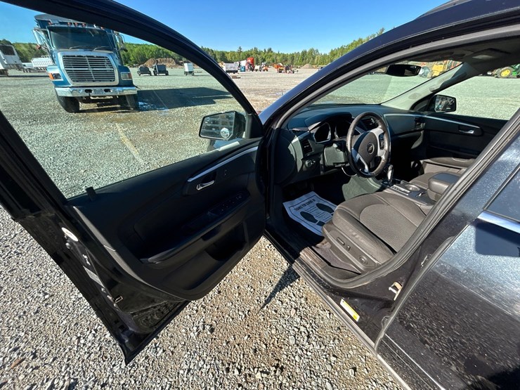 2012-chevrolet-traverse-image-38