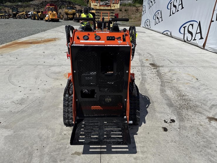 #5017-•-unused-future-ft36c-mini-skid-steer-image-4
