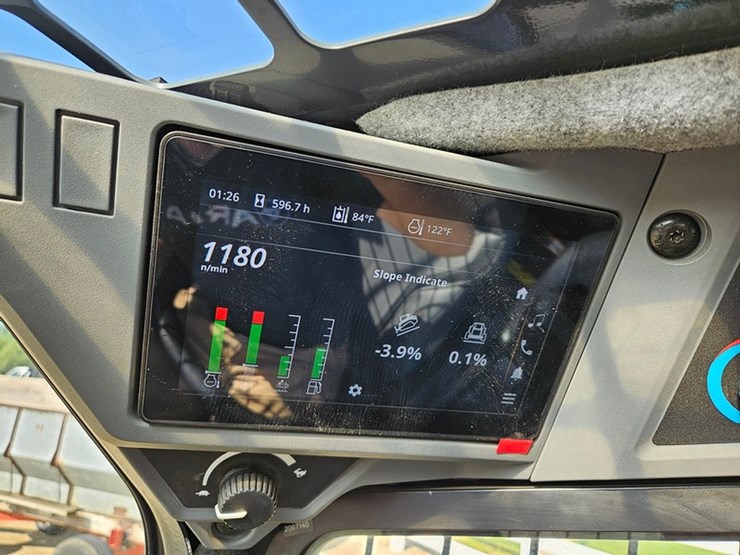 john-deere-335-image-36