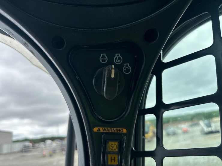 2020-bobcat-t740-image-32