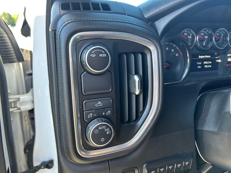 2020-chevrolet-3500-image-50