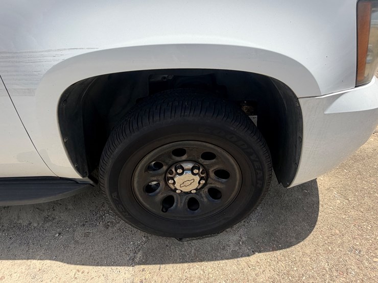 2011-chevrolet-tahoe-image-8