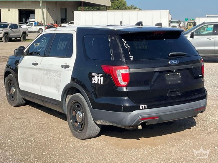 2016-ford-explorer-image-4