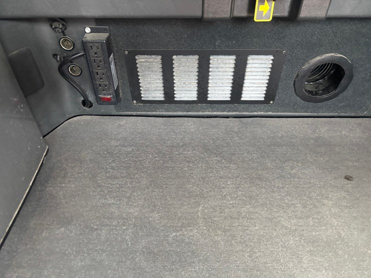 2022-freightliner-cascadia-126-image-83