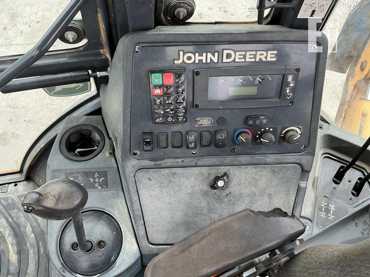 2017-deere-410l-image-11
